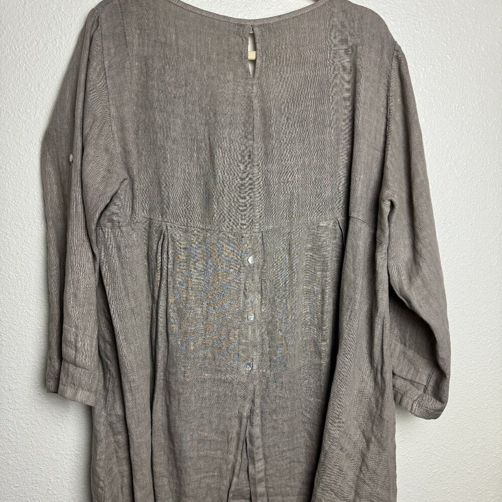 COSMO Bohemian Gray Linen Blouse  Buttons Back Size XL / XXL  Made in Italy